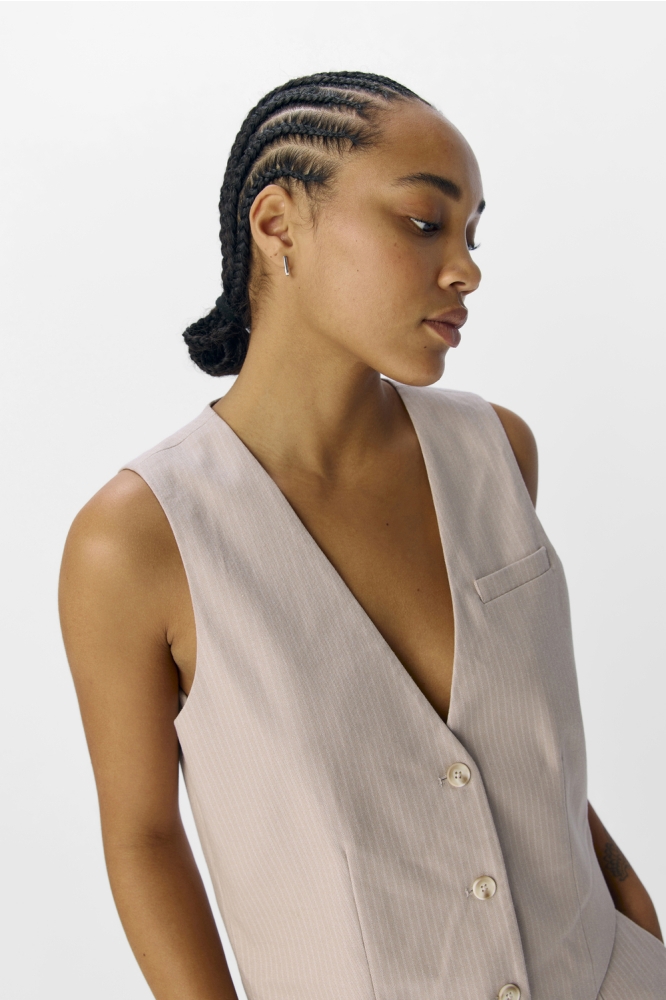 OBJLISA RE SHORT WAISTCOAT AOP E DI 23048250 SANDSHELL/CLOUD DANCER
